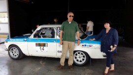 Με τον Τάκη Κουτσίκο στον τεχνικό έλεγχο λίγο πριν την εκκίνηση του 14ου Ιστορικού Ράλλυ Ακρόπολις 2015